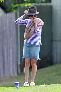 Naomi Watts feet photo thumbnail