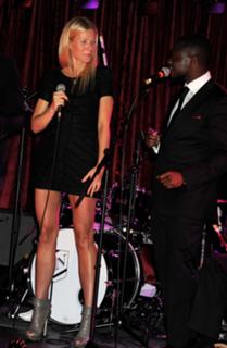 Gwyneth Paltrow feet photo thumbnail