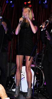 Gwyneth Paltrow feet photo thumbnail