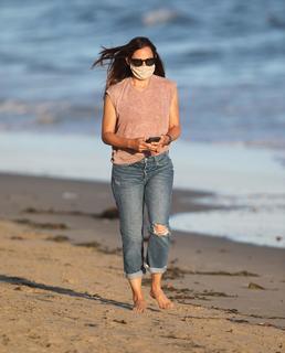 Jennifer Garner feet photo thumbnail