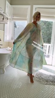 January Jones feet photo thumbnail