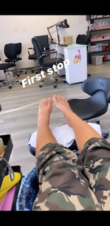 Lauren R. Wood feet photo thumbnail