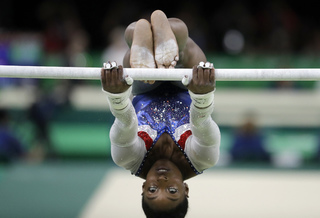 Simone Biles feet photo thumbnail