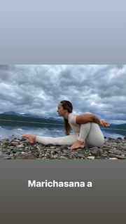 Kino MacGregor feet photo thumbnail