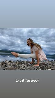 Kino MacGregor feet photo thumbnail