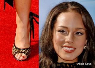 Alicia Keys feet photo thumbnail