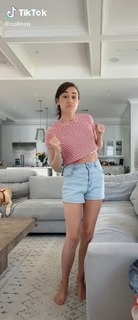 Colleen Ballinger feet photo thumbnail
