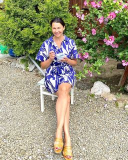 Anna Popek feet photo thumbnail