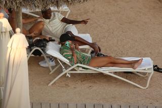 Rita Ora feet photo thumbnail
