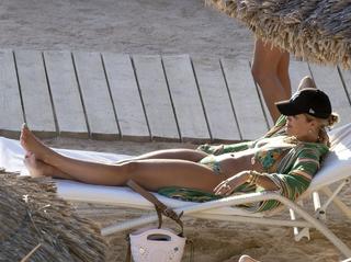 Rita Ora feet photo thumbnail