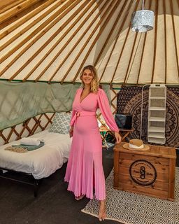 Ashley James feet photo thumbnail