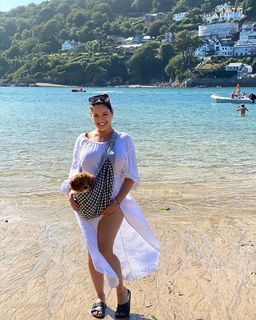 Kelly Brook feet photo thumbnail