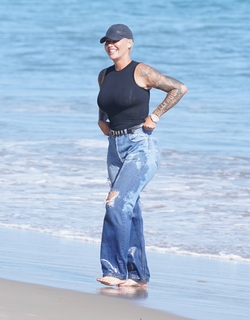 Amber Rose feet photo thumbnail