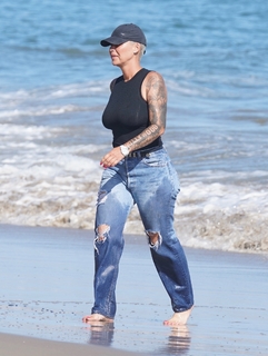 Amber Rose feet photo thumbnail