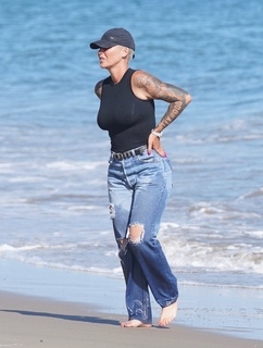 Amber Rose feet photo thumbnail