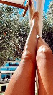 Athina Oikonomakou feet photo thumbnail