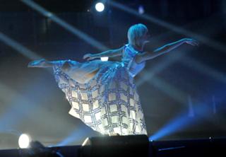 Pixie Lott feet photo thumbnail