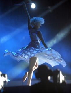Pixie Lott feet photo thumbnail