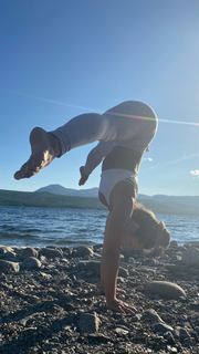 Kino MacGregor feet photo thumbnail