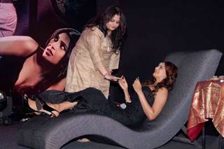 Bipasha Basu feet photo thumbnail