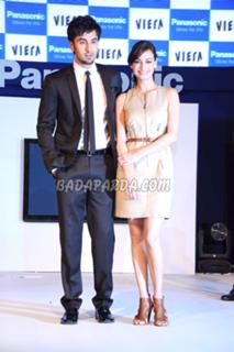 Dia Mirza feet photo thumbnail