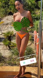 Verona Pooth feet photo thumbnail