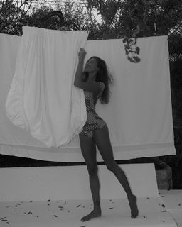 Belén Rodríguez feet photo thumbnail