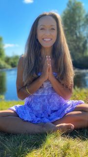Kino MacGregor feet photo thumbnail