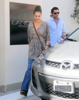 Jessica Alba feet photo thumbnail