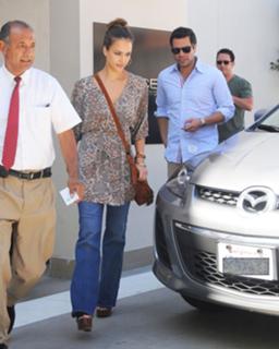 Jessica Alba feet photo thumbnail