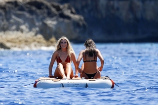 Perrie Edwards feet photo thumbnail