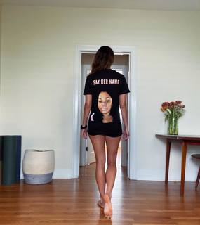 Adriene Mishler feet photo thumbnail