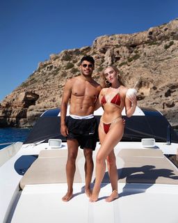 Perrie Edwards feet photo thumbnail