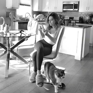 Natalia Mogollon feet photo thumbnail