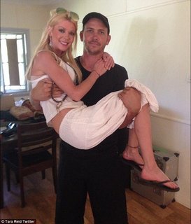 Tara Reid feet photo 4