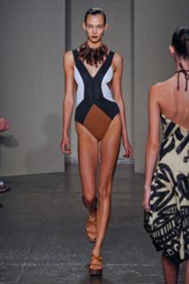 Karlie Kloss feet photo thumbnail