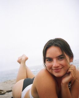 Natalie Noel Mariduena feet photo thumbnail