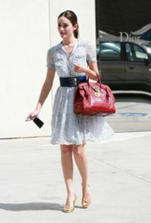 Emmy Rossum feet photo thumbnail