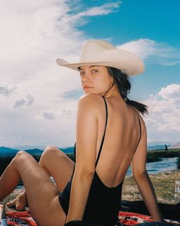 Barbara Palvin feet photo thumbnail