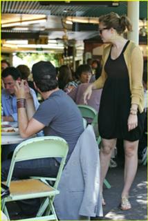 Mandy Moore feet photo thumbnail