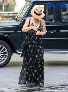 Myleene Klass feet photo thumbnail