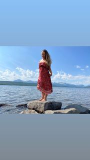 Kino MacGregor feet photo thumbnail