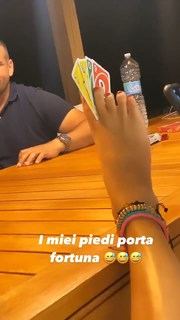 Chiara Ferragni feet photo thumbnail