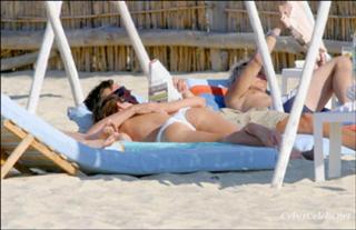 Claire Forlani feet photo 4