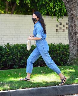 Jessica Gomes feet photo thumbnail