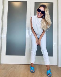 Hadise feet photo thumbnail