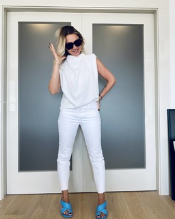 Hadise feet photo thumbnail