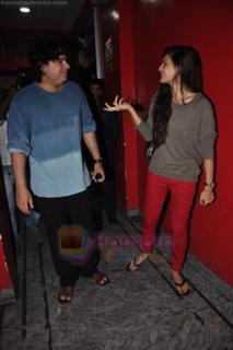 Jacqueline Fernandez feet photo thumbnail