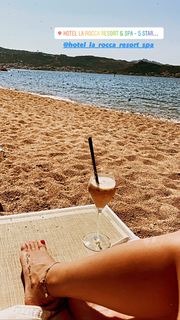 Ludovica Pagani feet photo thumbnail