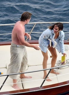 Emilia Clarke feet photo thumbnail